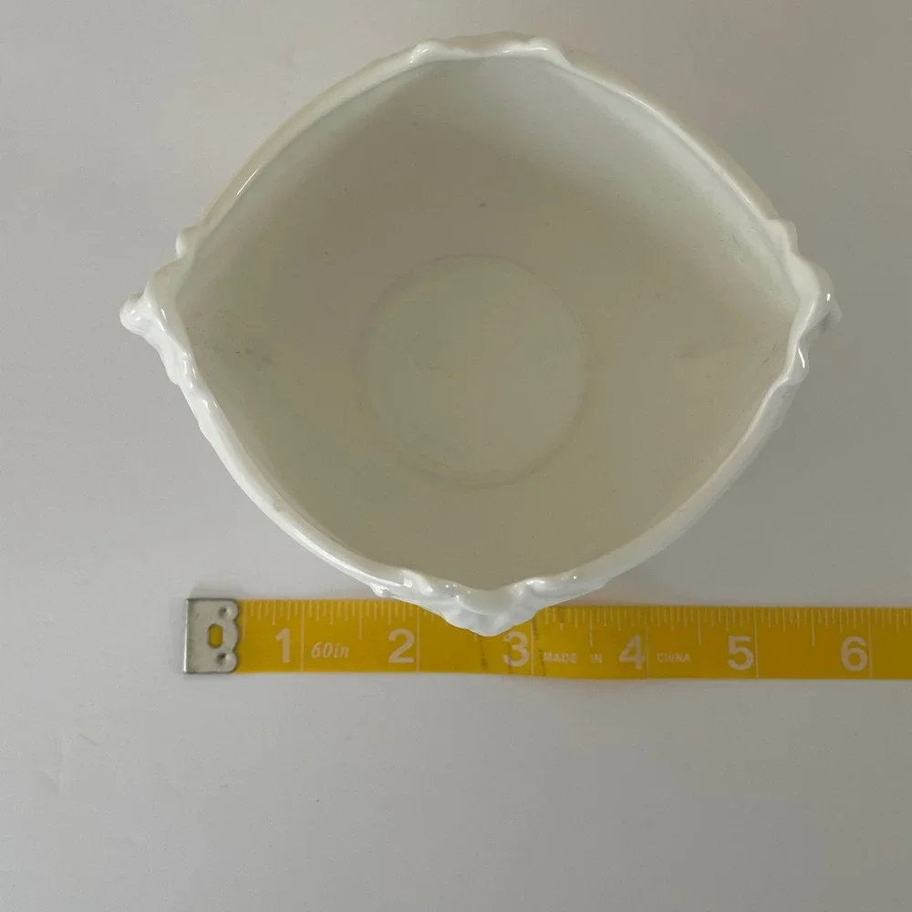 Coalport Country Ware White‎ Bone China Embossed Leaf Sugar Bowl Made in England